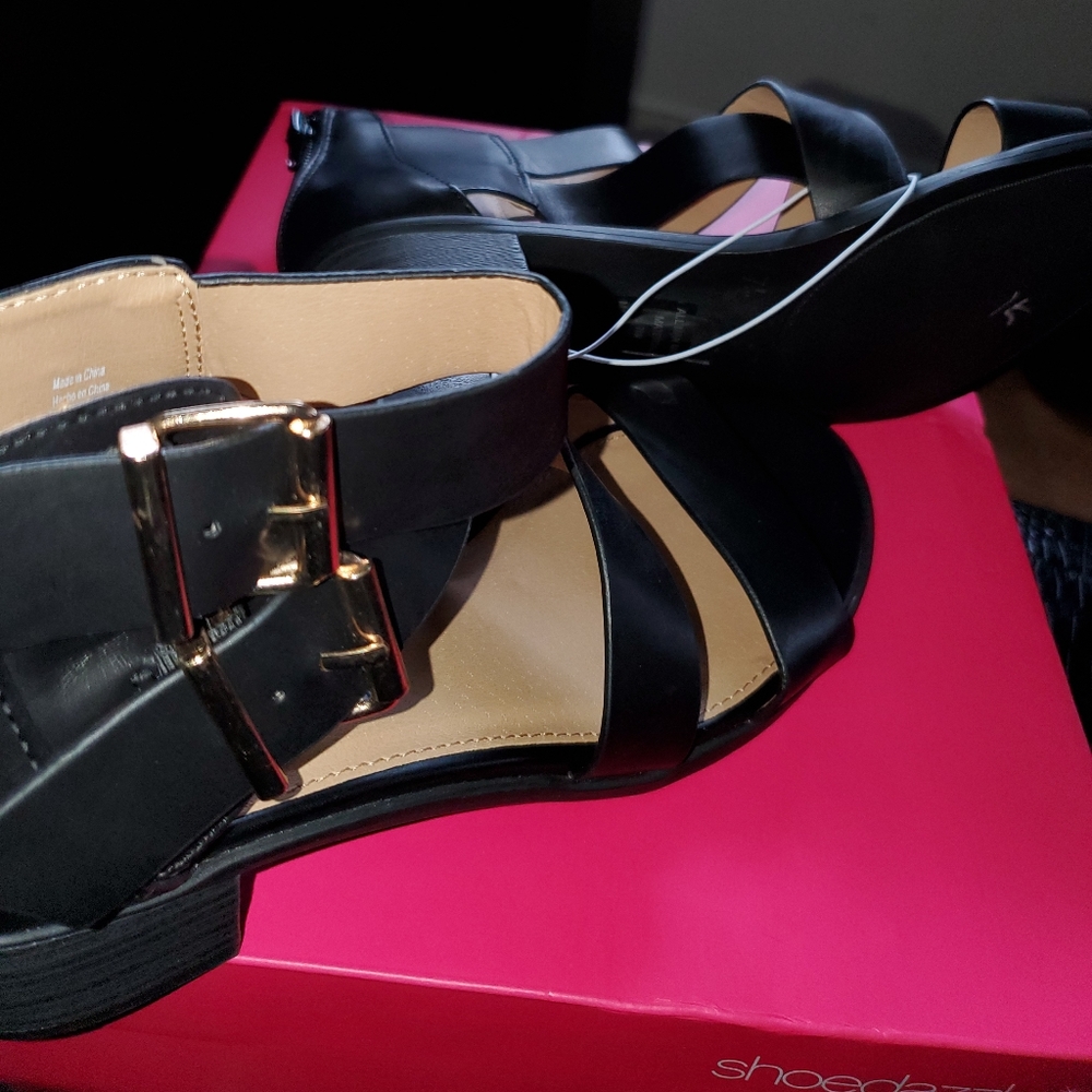 NEW Cross- strap Block Heel Sandal